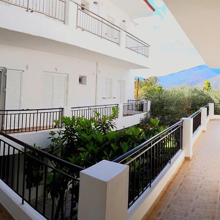 Ενοικιαζόμενα Δωμάτια Γεωργία Σταμούλου Rovies Exterior foto