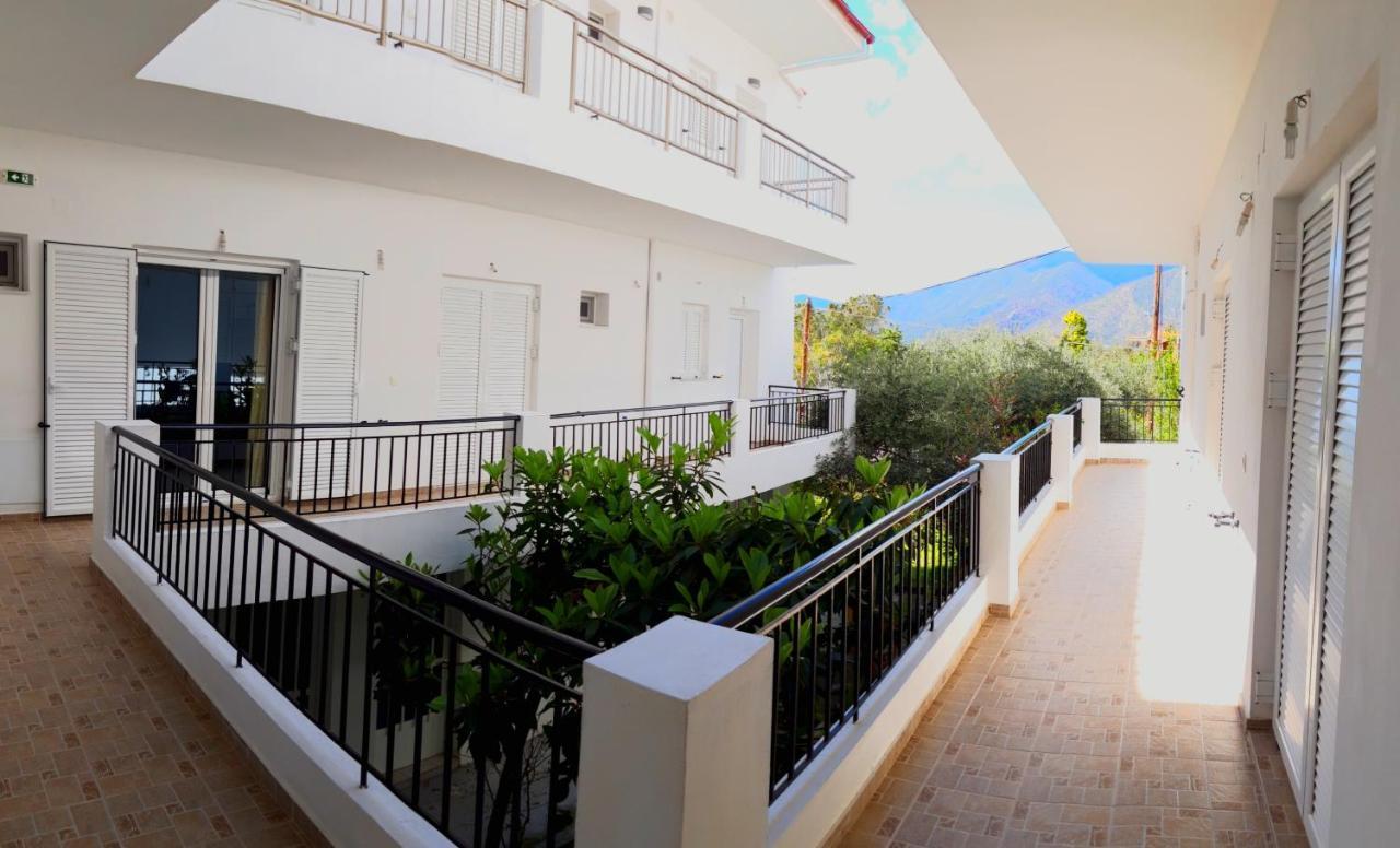 Ενοικιαζόμενα Δωμάτια Γεωργία Σταμούλου Rovies Exterior foto