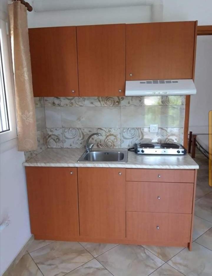 Ενοικιαζόμενα Δωμάτια Γεωργία Σταμούλου Rovies Exterior foto